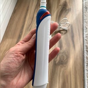 Braun oral B electric toothbrush